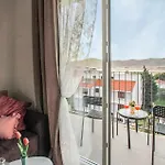 Beautiful In Okrug Gornji Apartment