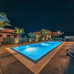 Beautiful In Okrug Gornji Apartment