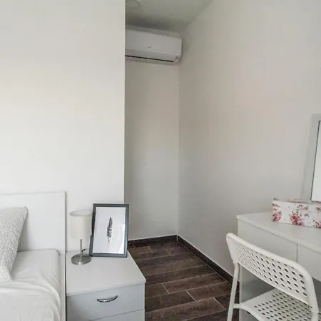 Cozy In Okrug Gornji アパート