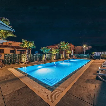 Cozy In Okrug Gornji アパート