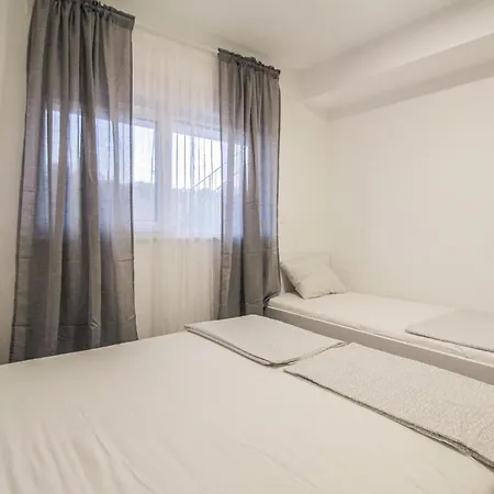 Cozy In Okrug Gornji Appartement *