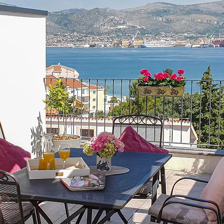 Cozy In Okrug Gornji *